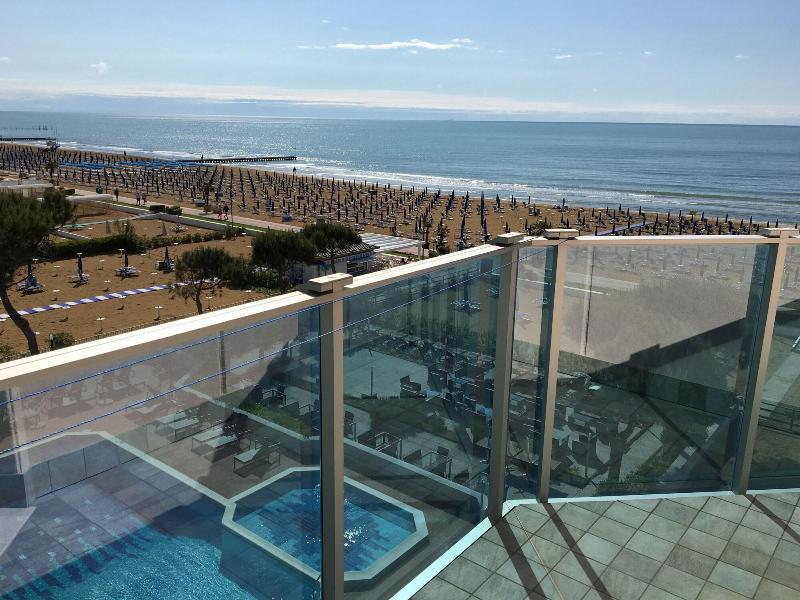 Hotel La Bussola Lido di Jesolo Exterior foto