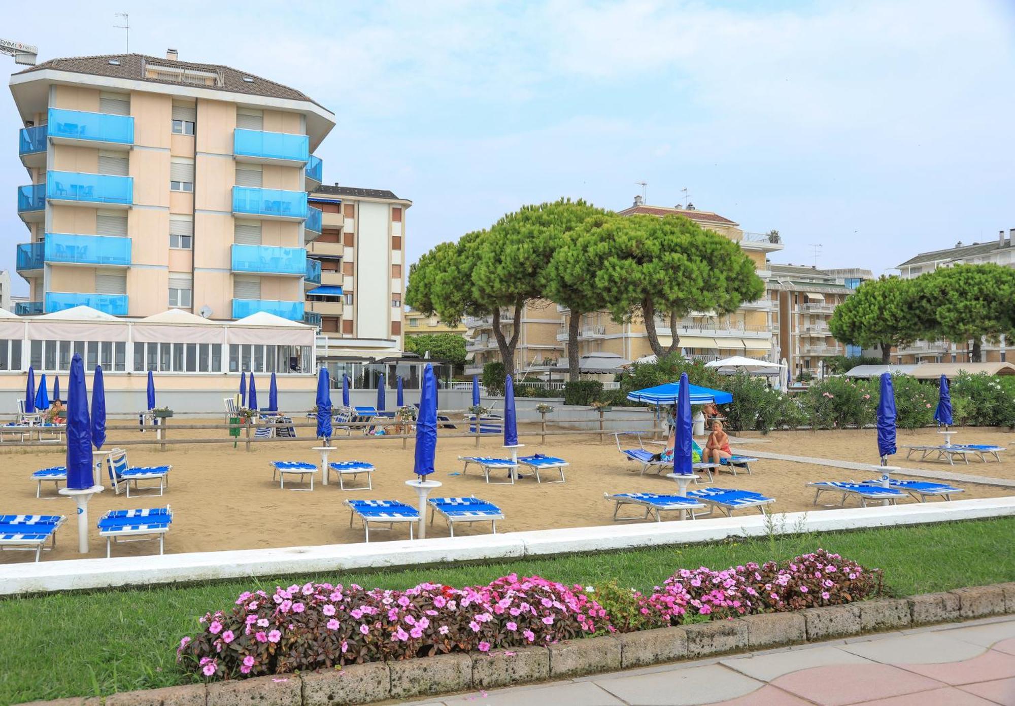Hotel La Bussola Lido di Jesolo Exterior foto