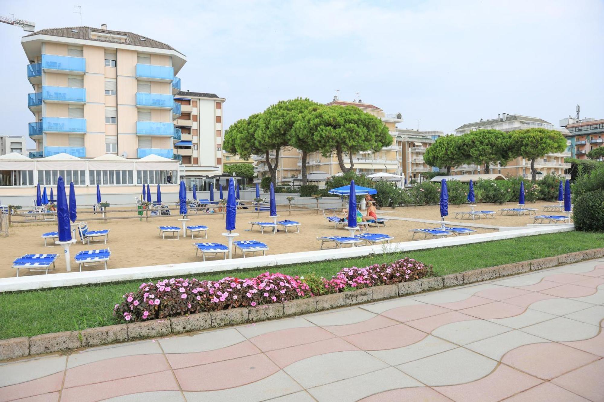 Hotel La Bussola Lido di Jesolo Exterior foto
