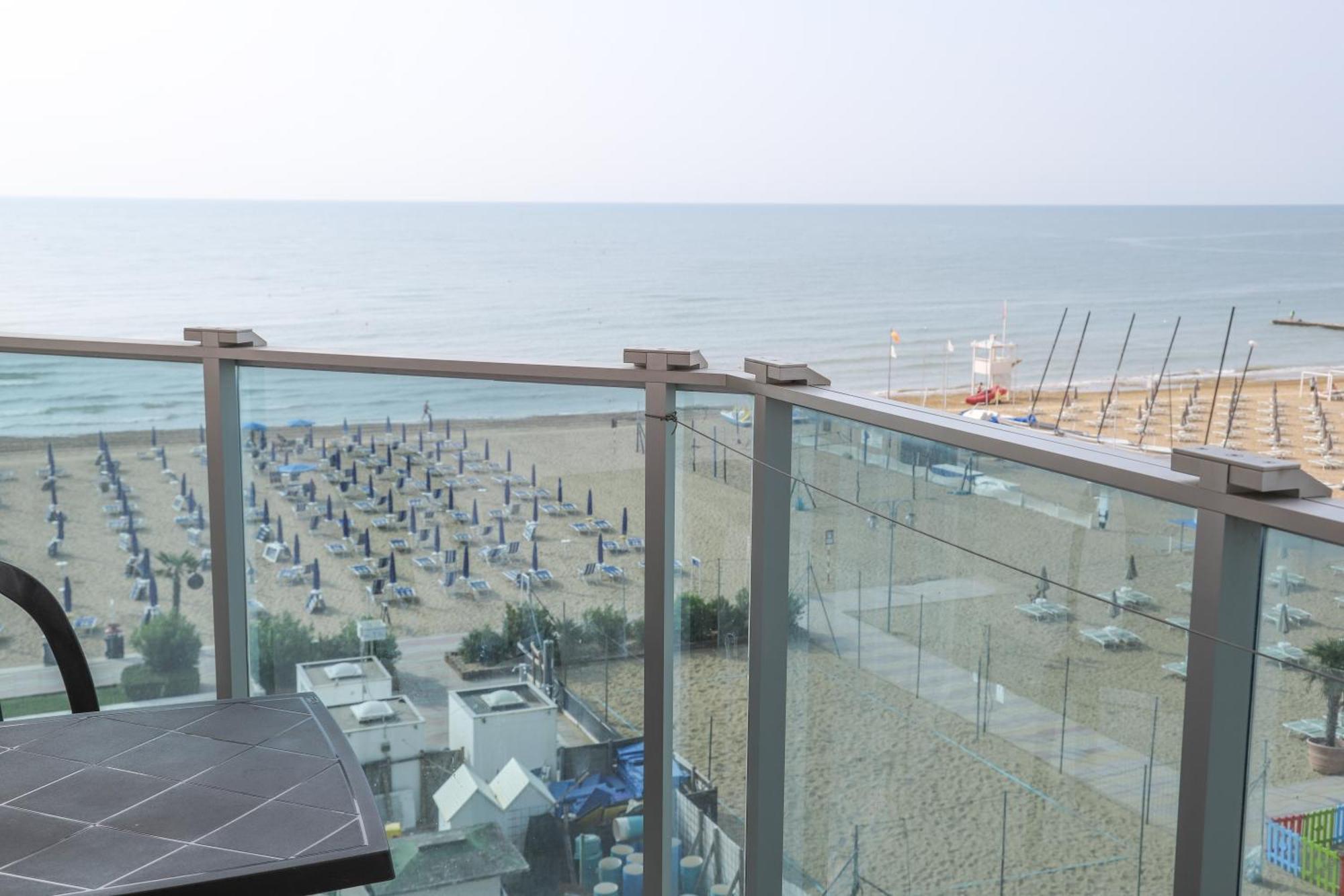 Hotel La Bussola Lido di Jesolo Exterior foto